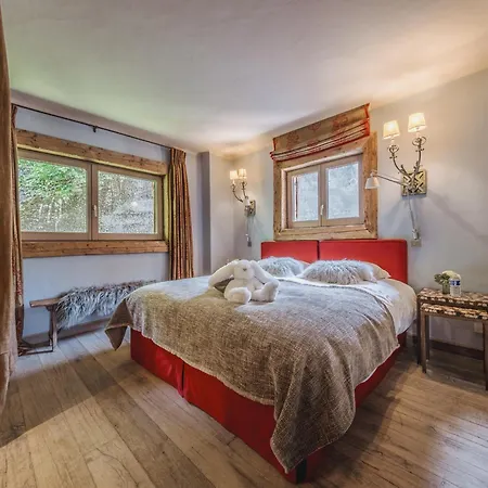 Chalet Montanum, Ski In - Ski Out, 9 Pax Courchevel 1550 Chalet