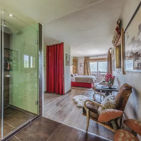 Chalet Montanum, Ski In - Ski Out, 9 Pax Courchevel 1550 * Courchevel