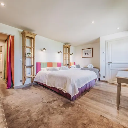Chalet Montanum, Ski In - Ski Out, 9 Pax Courchevel 1550 Chalet