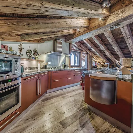 Chalet Montanum, Ski In - Ski Out, 9 Pax Courchevel 1550 Chalet *