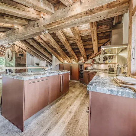 Chalet Montanum, Ski In - Ski Out, 9 Pax Courchevel 1550