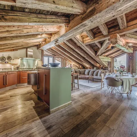 Chalet Montanum, Ski In - Ski Out, 9 Pax Courchevel 1550 Chalet Courchevel